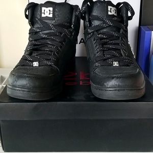 DC black Women's Rebound hi tops